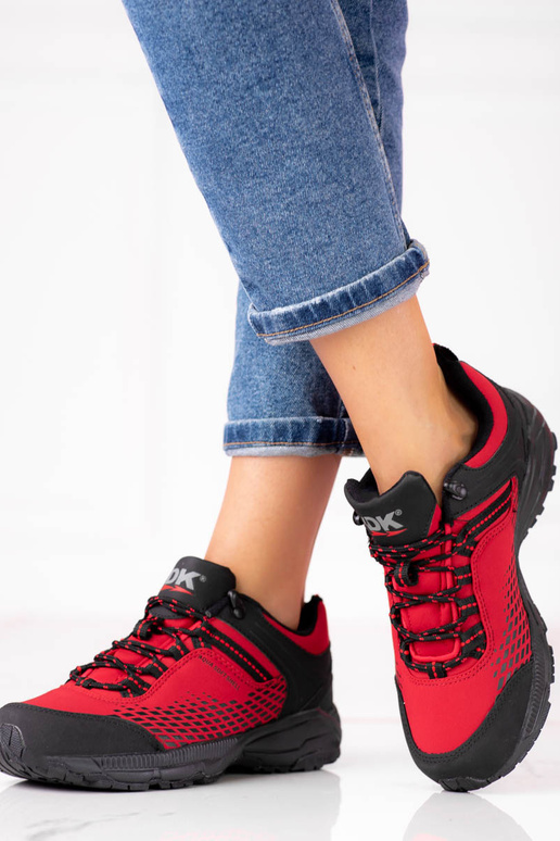 Sarkani trekking zābaki uz bieziem... Sarkani trekking zābaki uz bieziem...