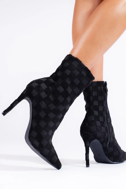 Augsts aprīkots sieviešu zābaki uz... Augsts aprīkots sieviešu zābaki uz...