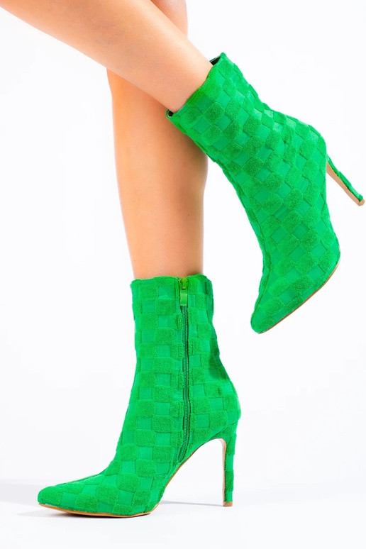 Augsts aprīkots sieviešu zābaki uz... Augsts aprīkots sieviešu zābaki uz...