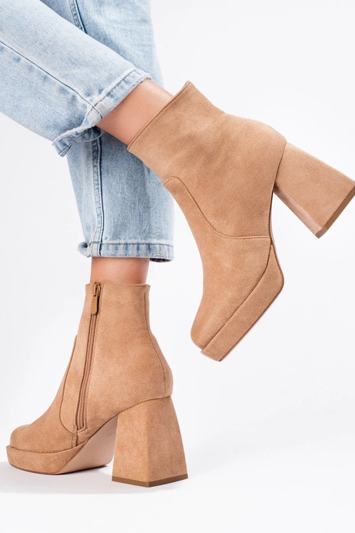 Sieviešu puszābaki uz plata staba... Sieviešu puszābaki uz plata staba...