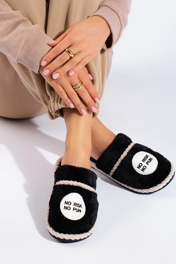 melnas krāsas čības ar... 2