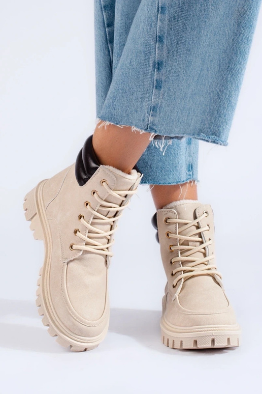 smilšu krāsas sieviešu apavi