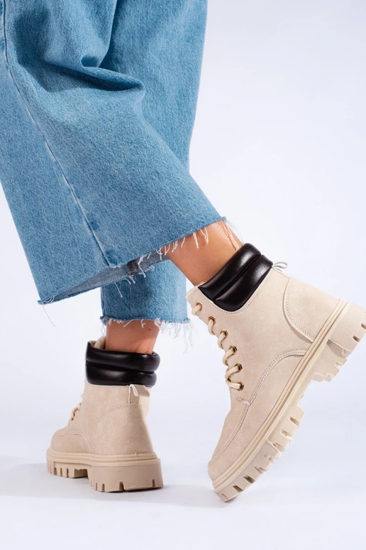 smilšu krāsas sieviešu apavi