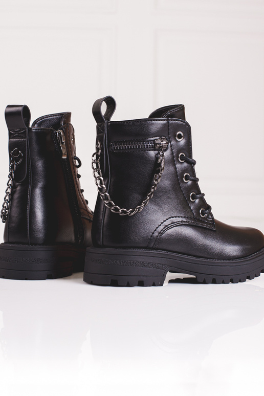 melnas krāsas zābaki meitenīga ar ķēdi