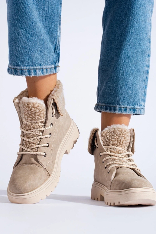 Sieviešu zābaki ar avādiem smilšu krāsā Sieviešu zābaki ar avādiem smilšu krāsā