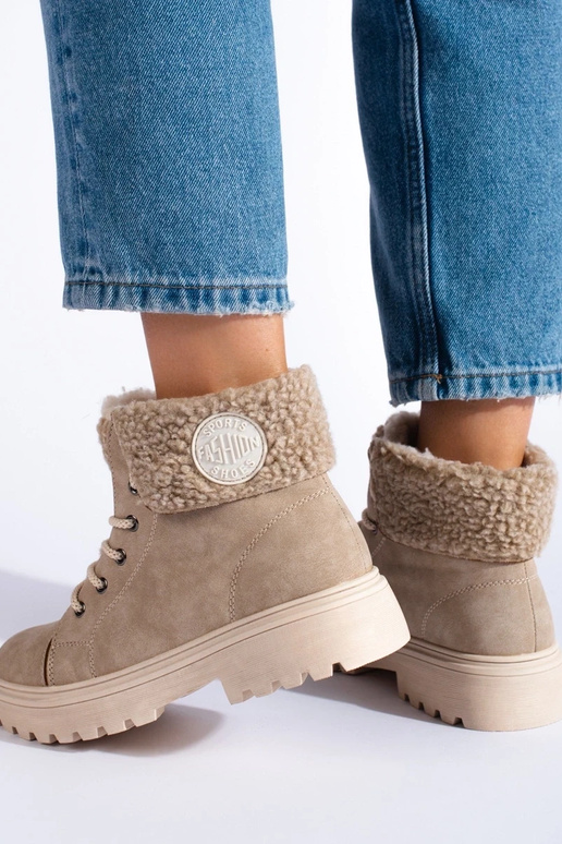 Sieviešu zābaki ar avādiem smilšu krāsā Sieviešu zābaki ar avādiem smilšu krāsā