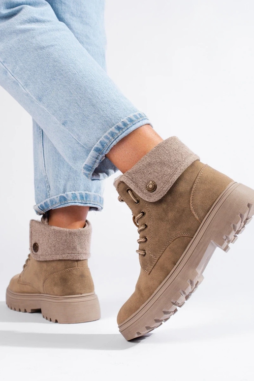 smilšu krāsas Sieviešu zābaki izolēts... smilšu krāsas Sieviešu zābaki izolēts...