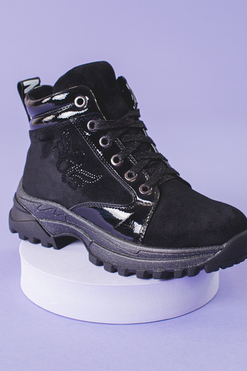 melnas krāsas zābaki... 2