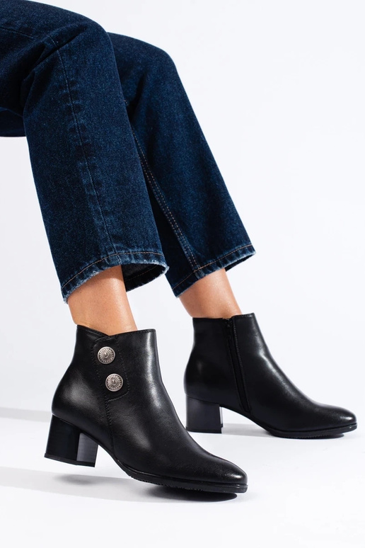 Klasiska modeļa melni sieviešu zābaki...