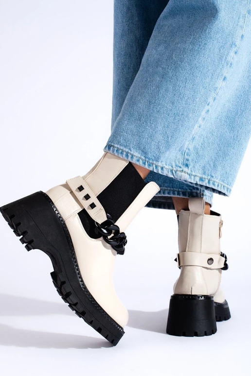 Sieviešu zābaki ar ķēdi smilšu krāsas