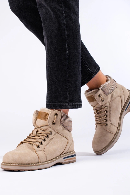 puszābaki izolēts sieviešu smilšu krāsas puszābaki izolēts sieviešu smilšu krāsas