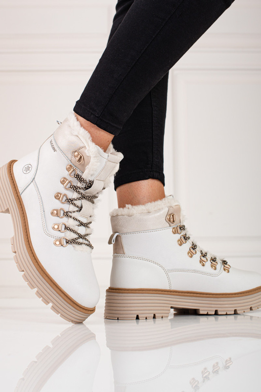 Balti sieviešu apavi Balti sieviešu apavi