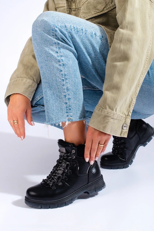 melnas krāsas zābaki no eko ādas