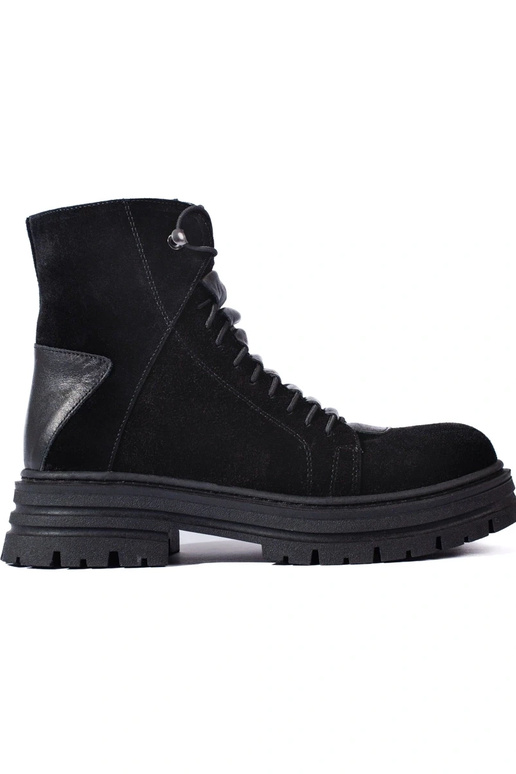 melnas krāsas zābaki izgatavots no... melnas krāsas zābaki izgatavots no...