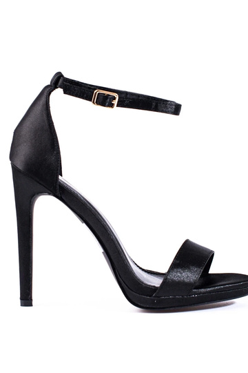 melni augstpapēžu sandales...