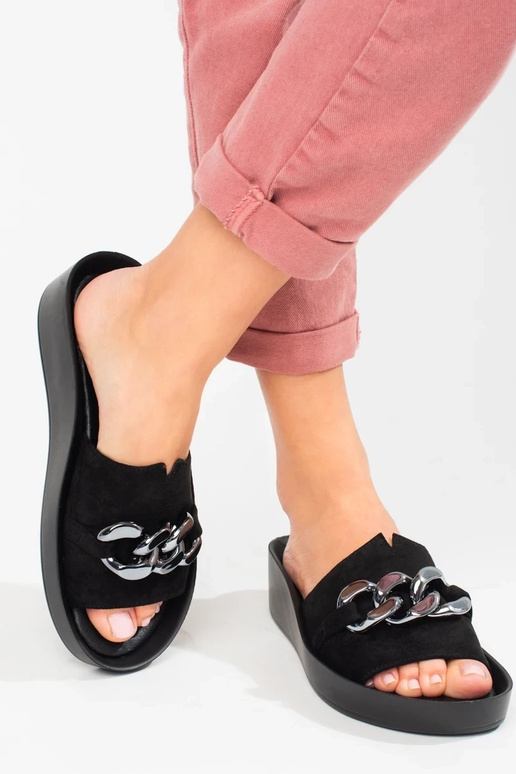 melnas krāsas čības   ar platformu... melnas krāsas čības   ar platformu...