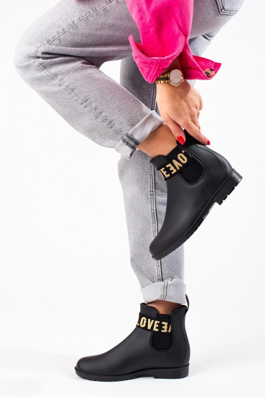 melnas krāsas  īsi gumijas zābaki... melnas krāsas  īsi gumijas zābaki...