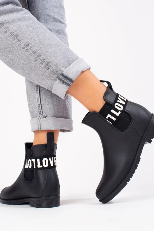 melnas krāsas  īsi gumijas zābaki... melnas krāsas  īsi gumijas zābaki...