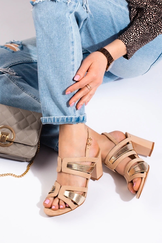 sandales  uz papēža bēšs- Vineza sandales  uz papēža bēšs- Vineza