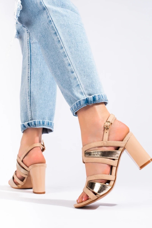 sandales  uz papēža bēšs- Vineza sandales  uz papēža bēšs- Vineza