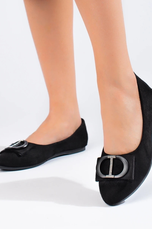 melnas krāsas  balerīnas  ar sprādzēm... melnas krāsas  balerīnas  ar sprādzēm...