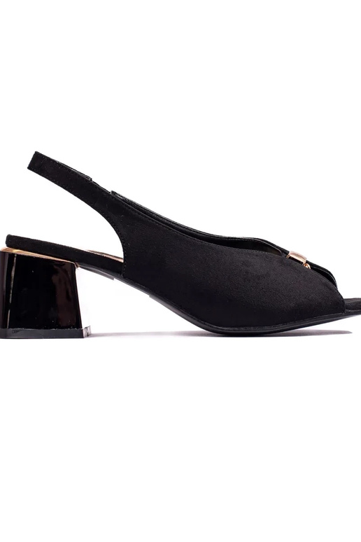 melnas krāsas  kurpes   uz papēža... melnas krāsas  kurpes   uz papēža...