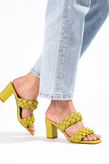 Zaļas krāsas pītas sandales... 2