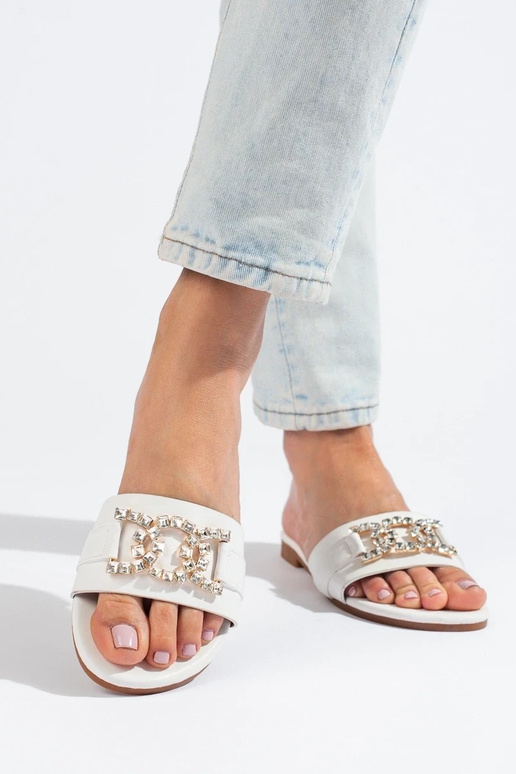 balta krāsa čības   Shelovet