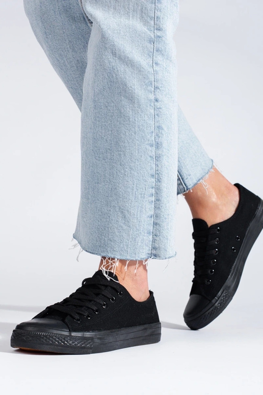 melnas krāsas  kurpes  Shelovet