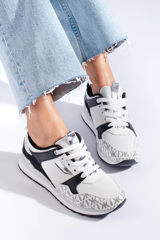 Sportiska stila balta krāsa-Melnas... Sportiska stila balta krāsa-Melnas...