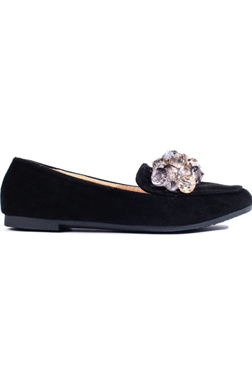 melnas krāsas  kurpes...