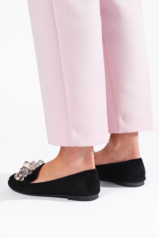 melnas krāsas  kurpes dekorēts ar... melnas krāsas  kurpes dekorēts ar...