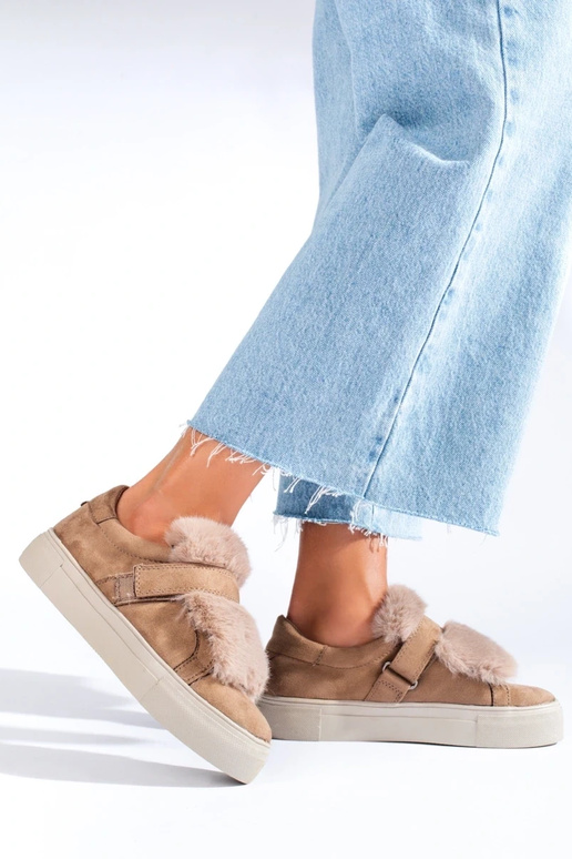 smilšu krāsas  kurpes ar kažokādu... smilšu krāsas  kurpes ar kažokādu...