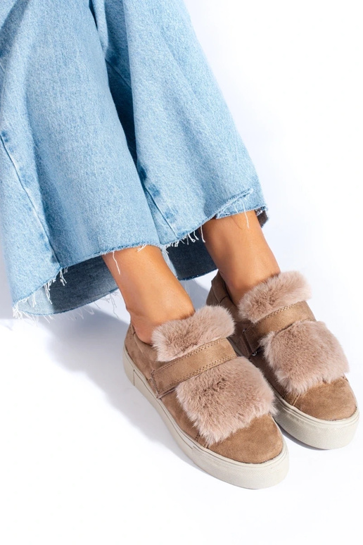 smilšu krāsas  kurpes ar kažokādu... smilšu krāsas  kurpes ar kažokādu...