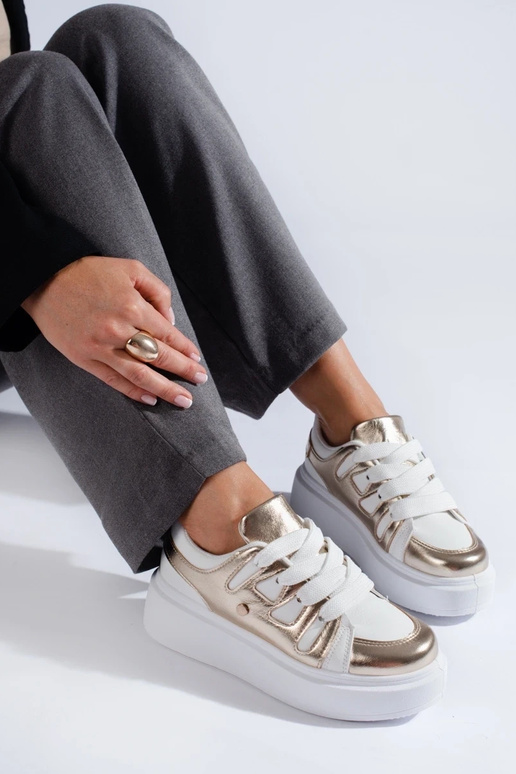 Sneakers modeļa apavi ar augstu... Sneakers modeļa apavi ar augstu...