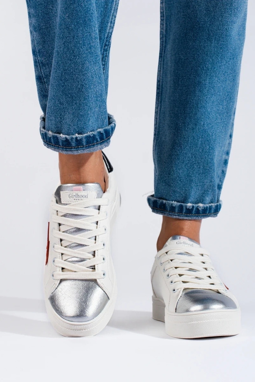 Baltas klasiska modeļa sieviešu kedas... Baltas klasiska modeļa sieviešu kedas...