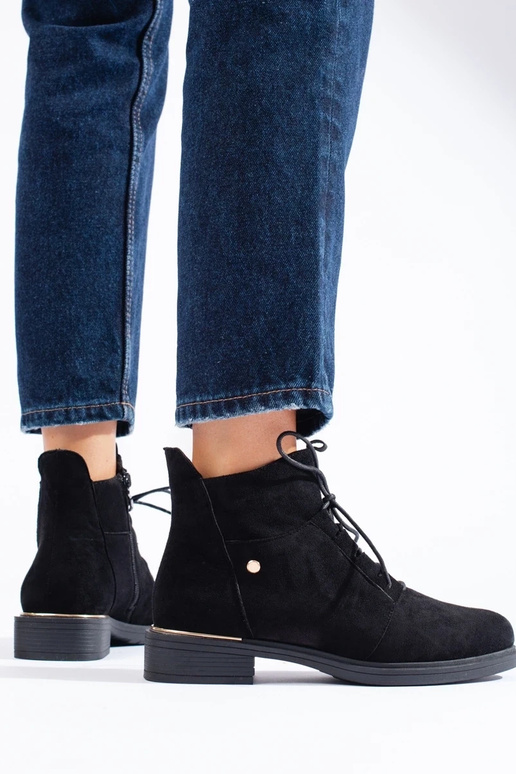Zamšas sieviešu apavi melnā krāsā Zamšas sieviešu apavi melnā krāsā