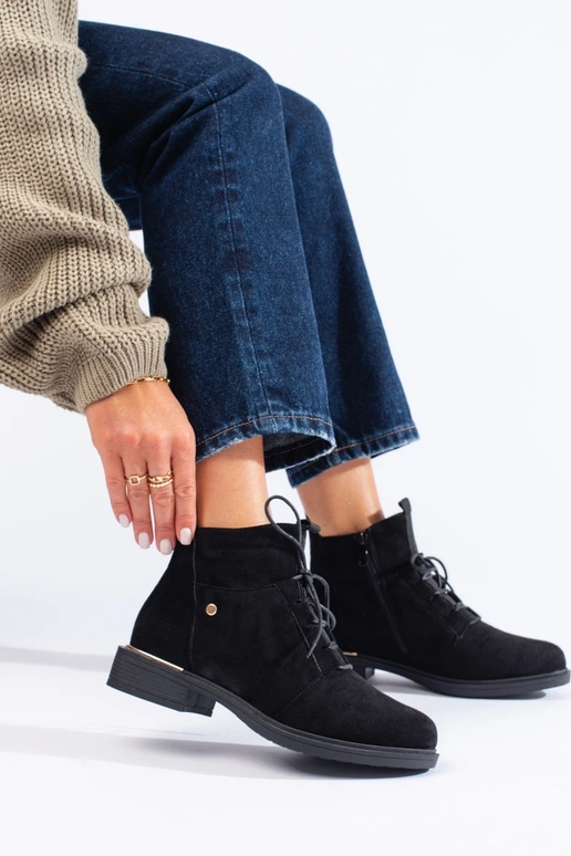Zamšas sieviešu apavi melnā krāsā Zamšas sieviešu apavi melnā krāsā