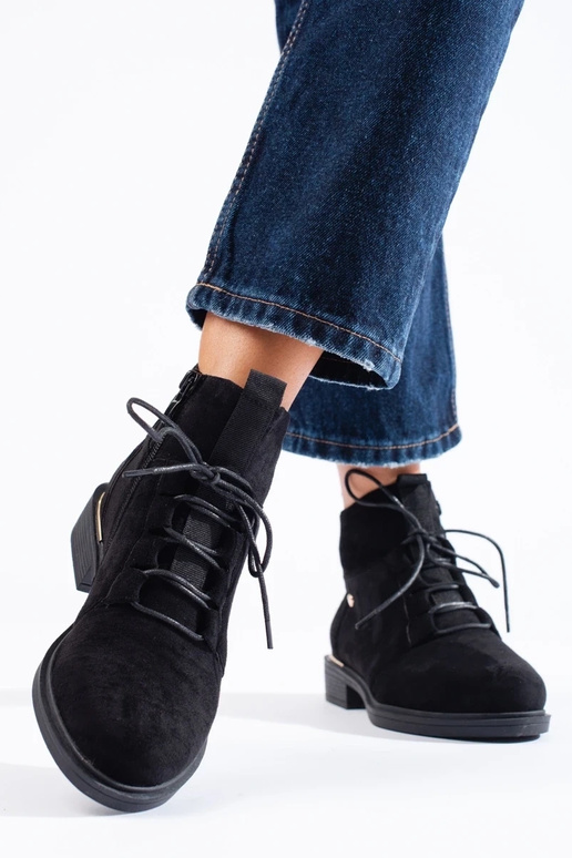 Zamšas sieviešu apavi melnā krāsā Zamšas sieviešu apavi melnā krāsā