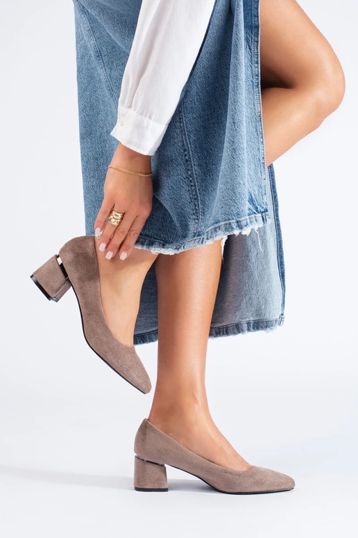 smilšu krāsas zema papēža suede...