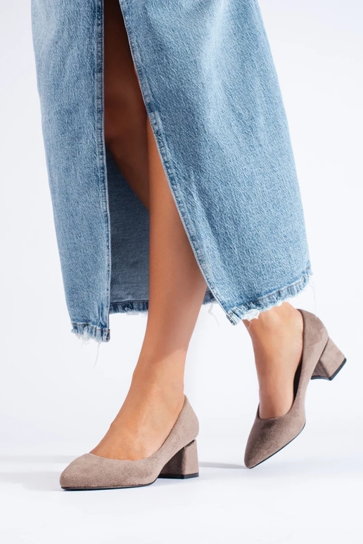 smilšu krāsas zema papēža suede...