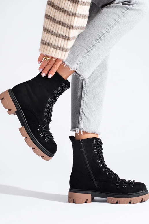 zamšādas sasiets zābaki Melnas krāsas... zamšādas sasiets zābaki Melnas krāsas...