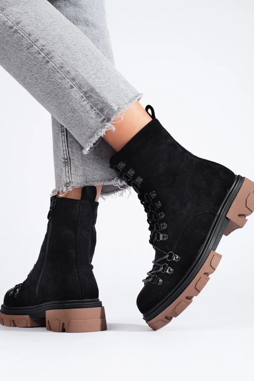 zamšādas sasiets zābaki Melnas krāsas... zamšādas sasiets zābaki Melnas krāsas...