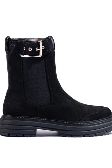 melnas krāsas zamšādas...