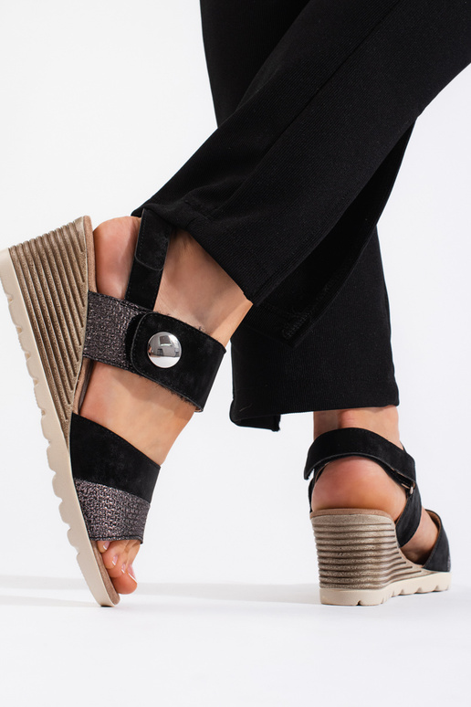 Ērtas sieviešu sandales ar nelielu... Ērtas sieviešu sandales ar nelielu...