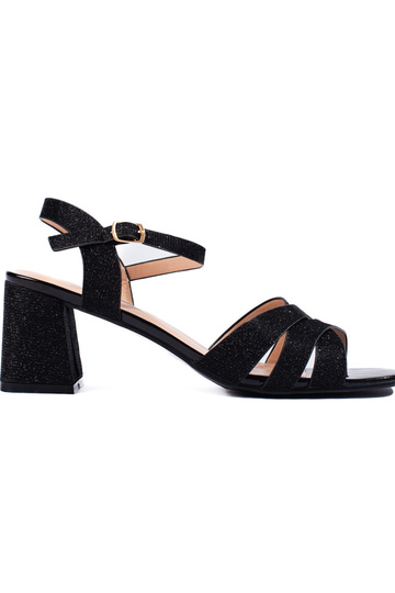 melnas krāsas  kurpes