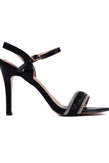 melnas krāsas  kurpes