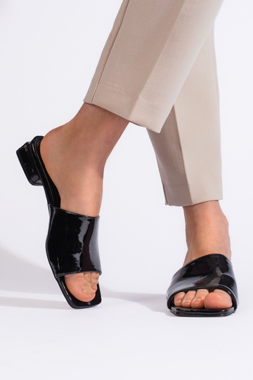 Melnas krāsas čības 2