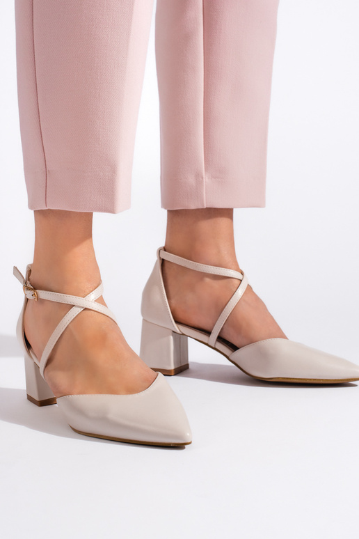 Ziloņkaula krāsas kurpes