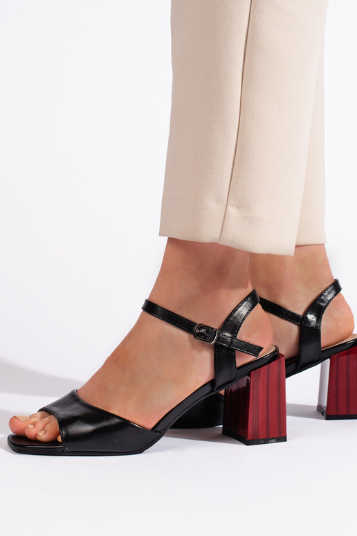 sandales   Melnas krāsas uz papēža sandales   Melnas krāsas uz papēža